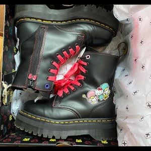 Hello Kitty x Dr. Martens Jadon / size: 5 / Condition: excellent
